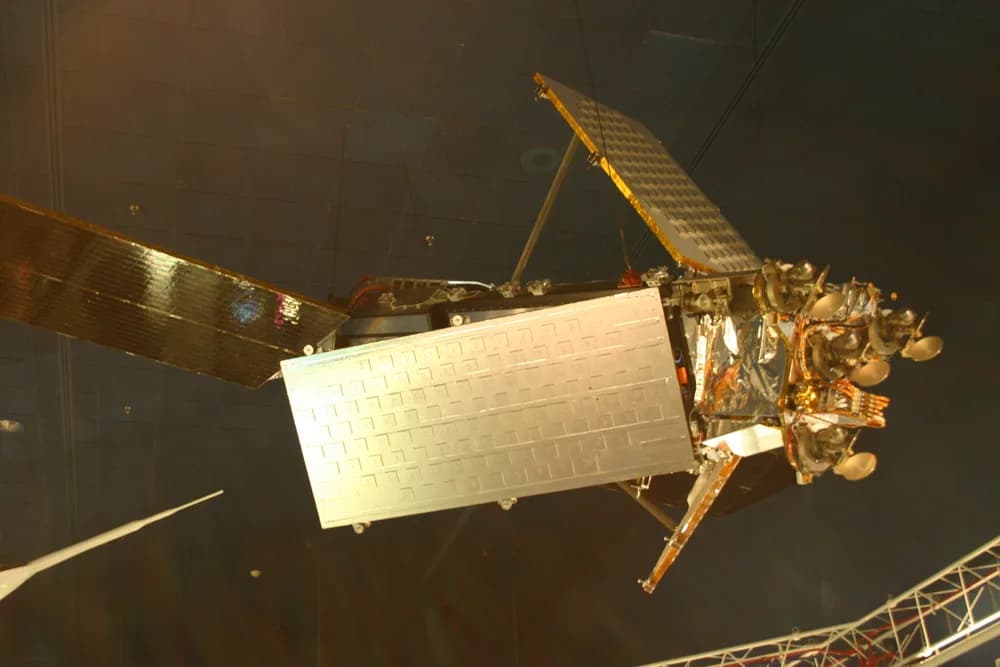 Communications satellite