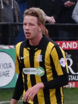 Adam Thompson (footballer)