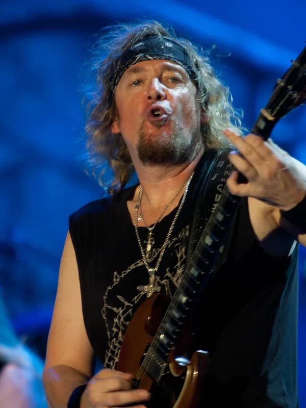 Adrian Smith (musician)