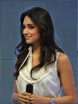 Amelia Vega