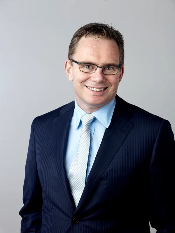 Andrew Mackenzie (businessman)