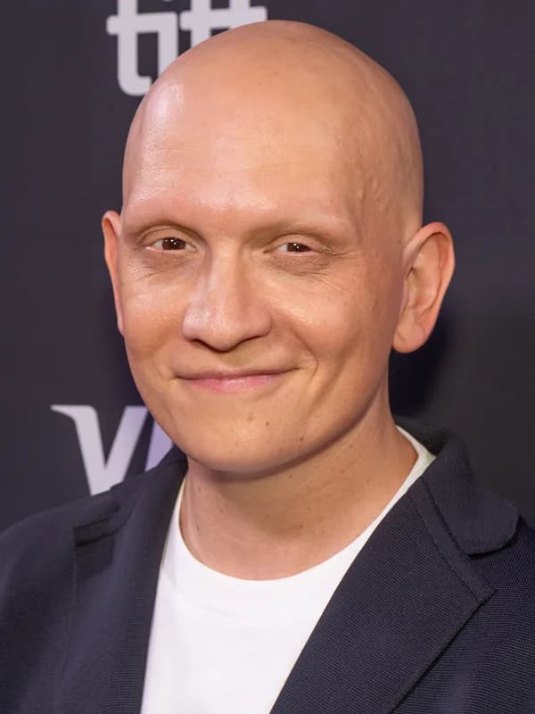 Anthony Carrigan (actor)