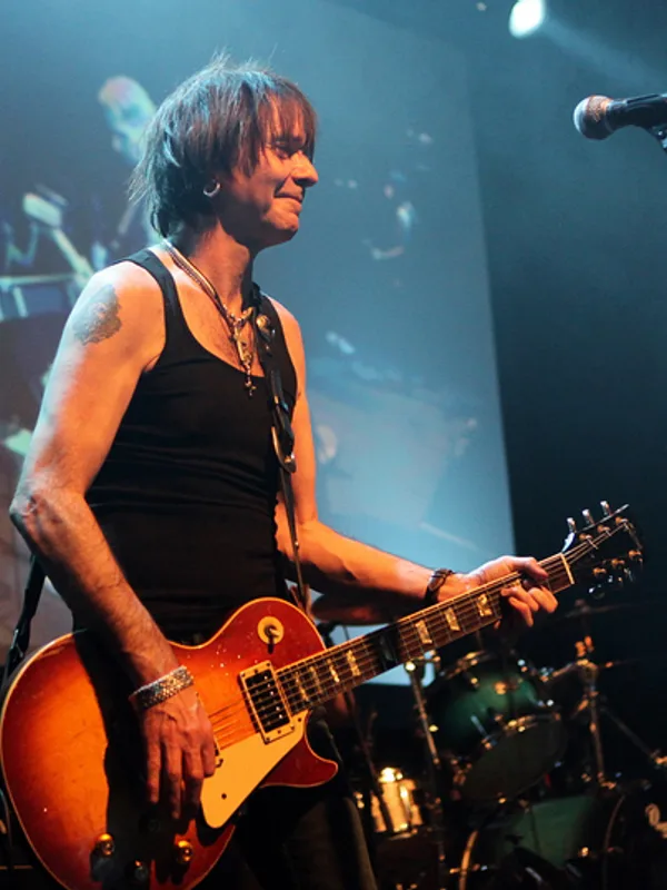 Brian Robertson (guitarist)