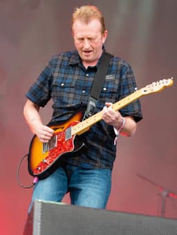 Bruce Watson (Scottish guitarist)