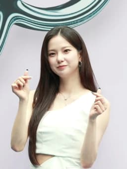 Choi Yu-jin (singer)