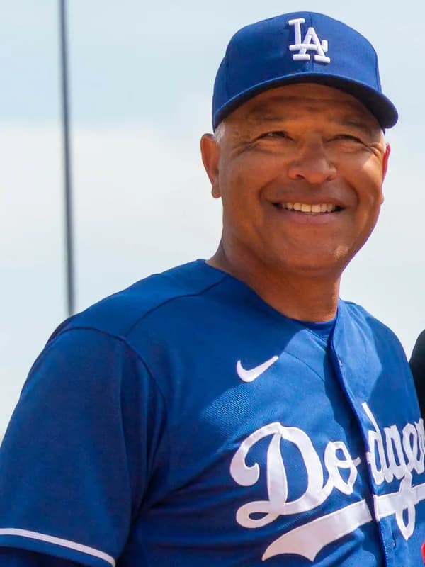 Dave Roberts (baseball manager)