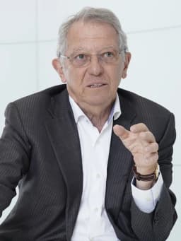 David King (chemist)