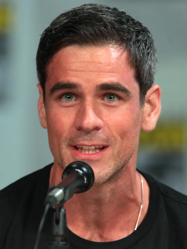 Eddie Cahill