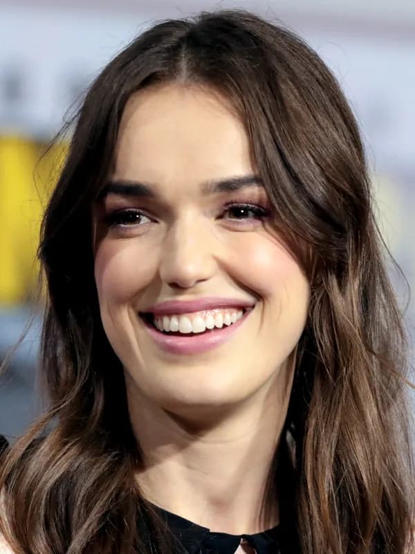 Elizabeth Henstridge