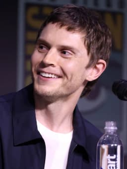 Evan Peters