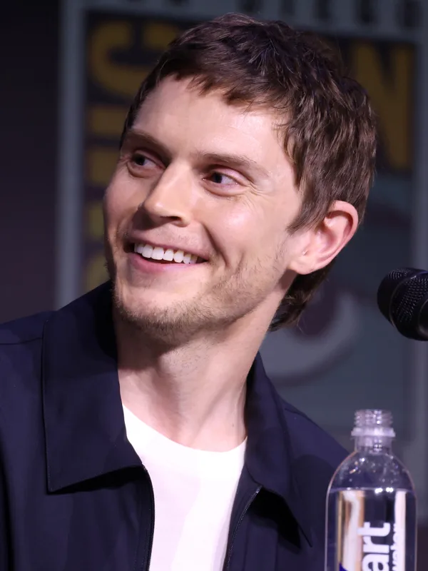 Evan Peters