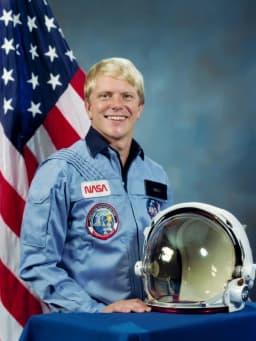 George Nelson (astronaut)