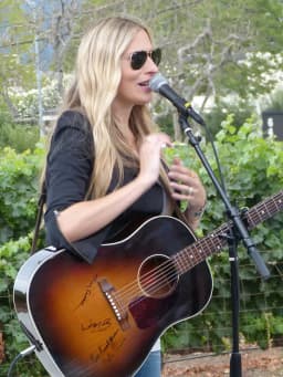 Holly Williams (musician)