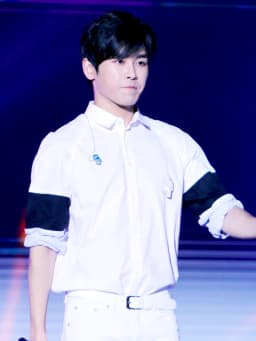 Hoya (singer)