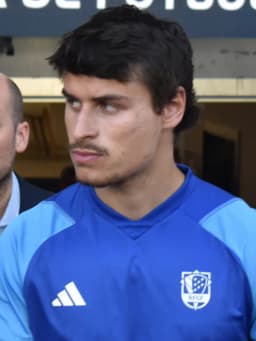 Hugo Bueno (footballer, born 2002)