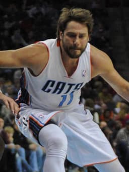 Josh McRoberts