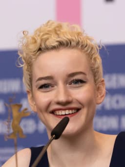 Julia Garner