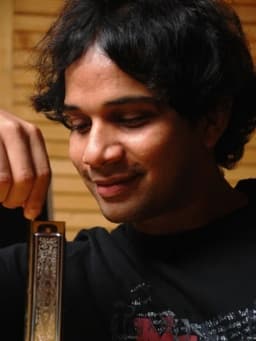Karthik (singer)