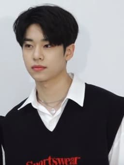 Kim Dong-hyun (singer, born 1998)