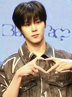 Kim Woo-seok (singer)