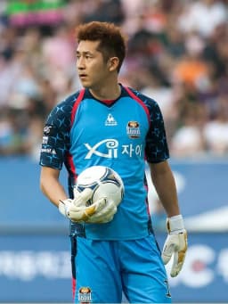 Kim Yong-dae (footballer)