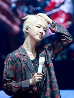 Lee Seung-hoon (rapper)