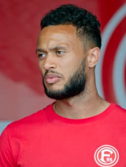 Lewis Baker (footballer)