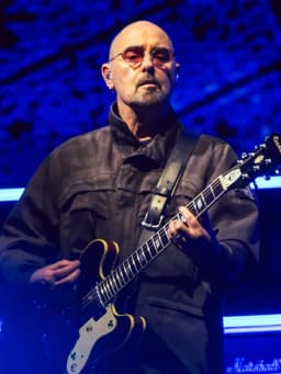 Paul "Bonehead" Arthurs