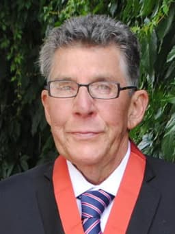 Paul Holmes (broadcaster)