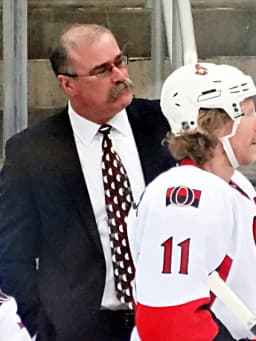 Paul MacLean (ice hockey)