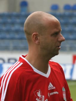 Rob Jones (footballer, born 1971)