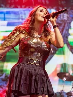 Sharon den Adel