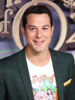 Skylar Astin