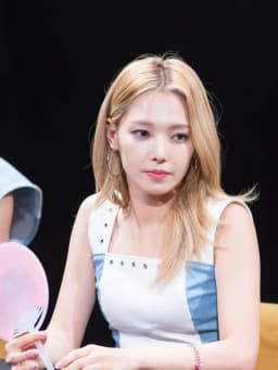 Somin (singer)