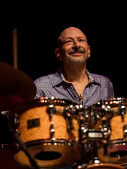 Steve Smith (drummer)