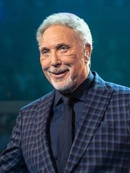 Tom Jones (singer)