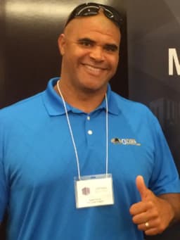 Aaron Taylor (American football, born 1972)