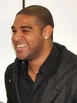 Adriano (footballer, born February 1982)