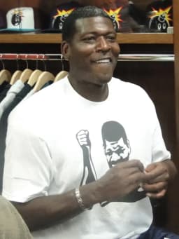 Larry Johnson (basketball, born 1969)