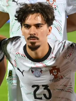 Vitinha (footballer, born February 2000)